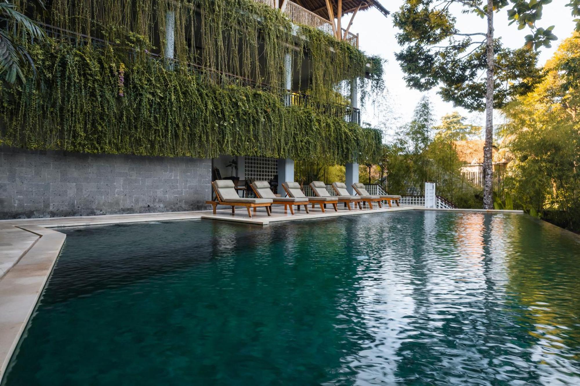 Dinara Hotel 4*