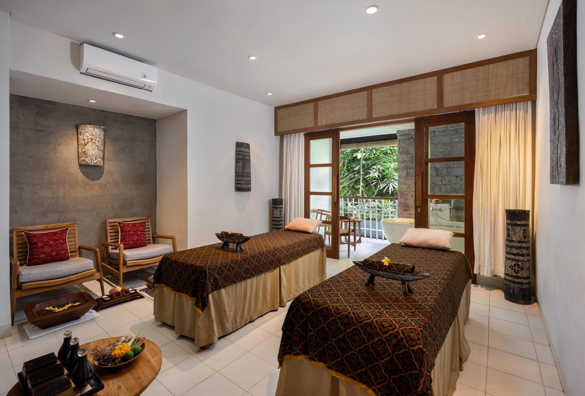 Dinara Hotel